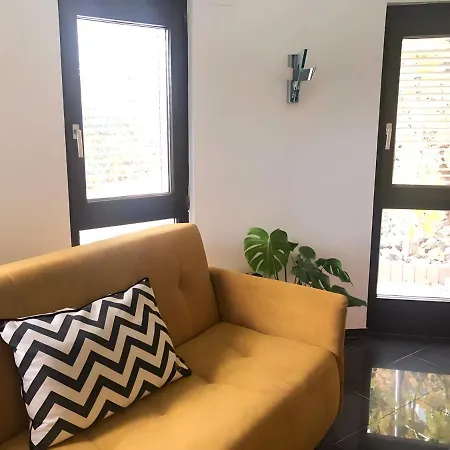 G&p Housing - Premium